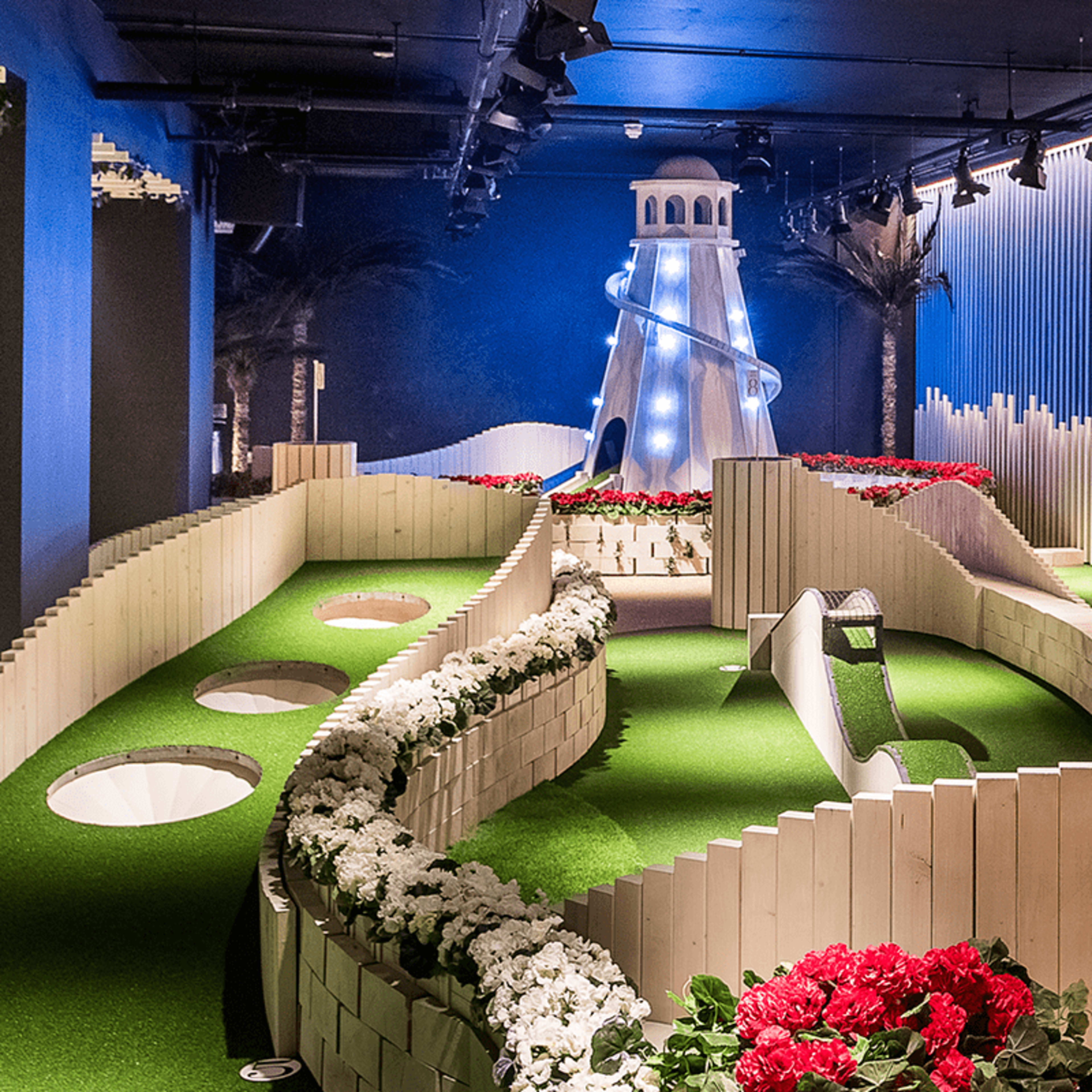 グランドホールセール Crazy Golf - Swingers West End | Go City® Others